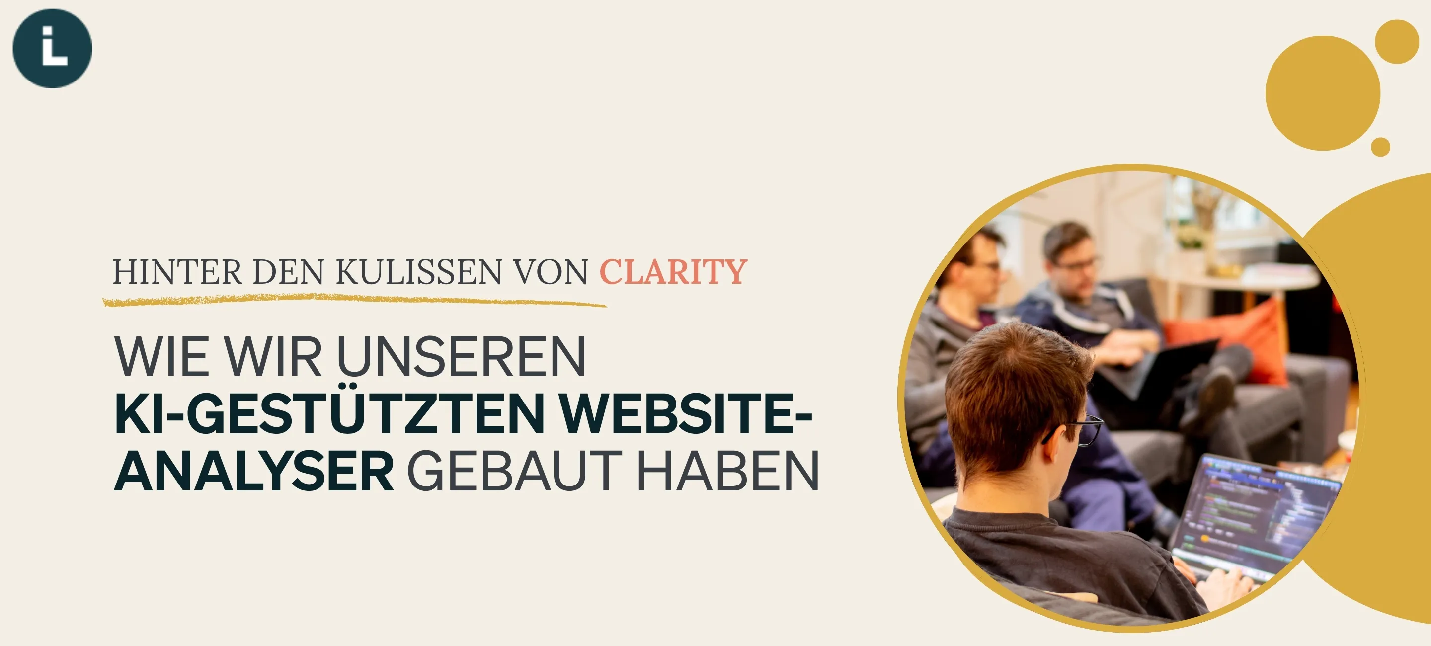 Foto unserer Devs mit Laptop, im Hintergrund auf einem Sofa sitzend. Titel sowie gelbe Punkte
