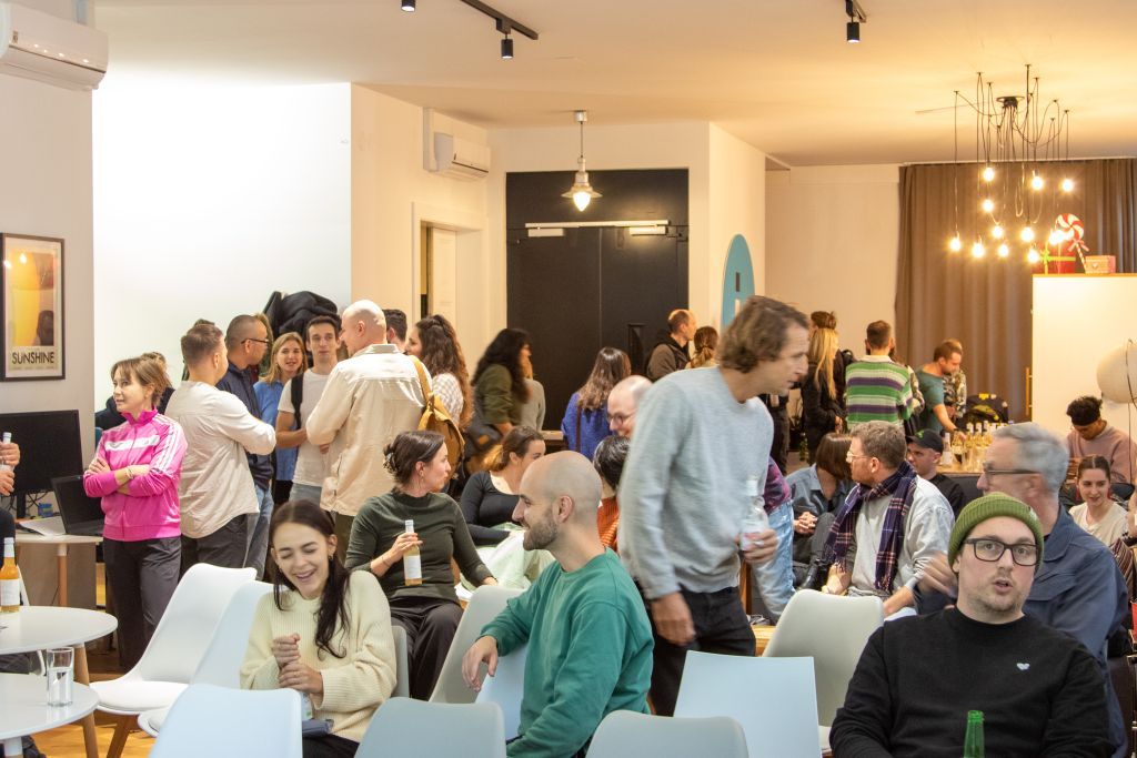 Das Publikum wartet auf spannende Vorträge