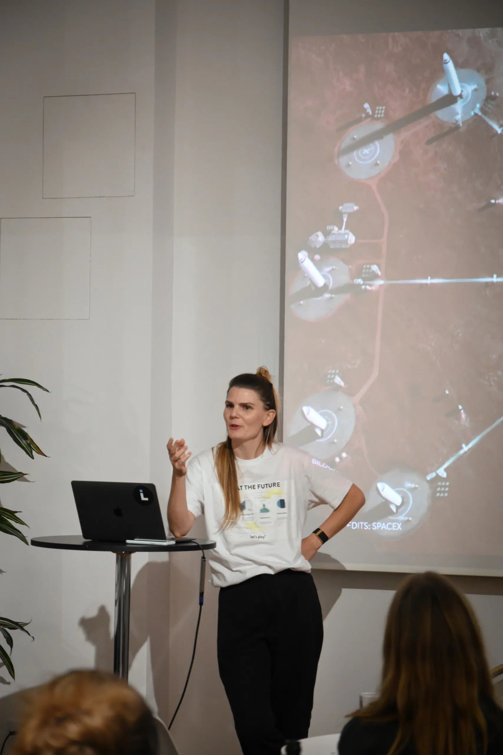 Susanne Holzer während ihres Vortrages.