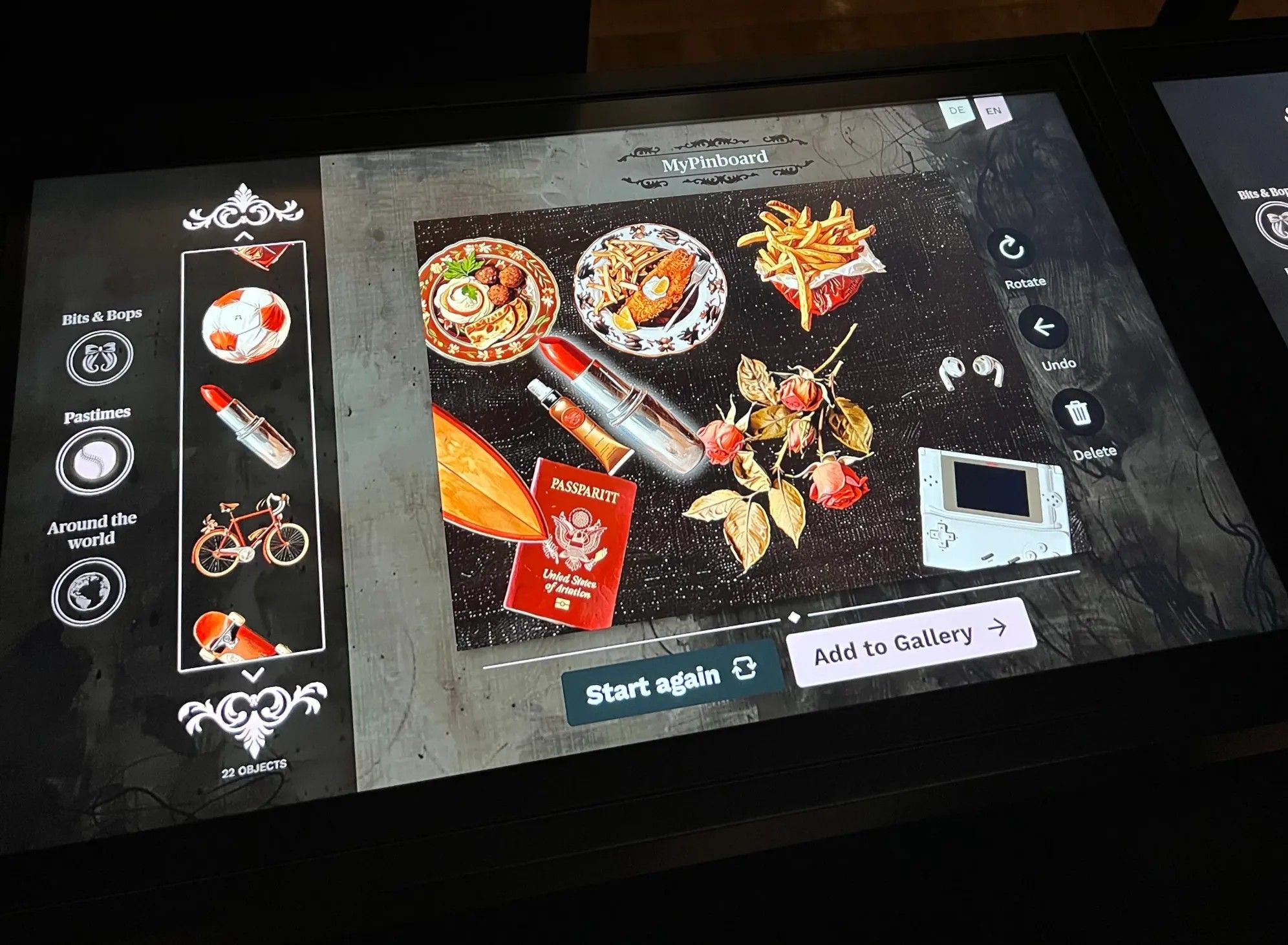 Ansicht eines selbgestalteten Pinboards mit Elementen wie Lippenstift, Rosen, Teller mit Essen und einer Spielekonsole