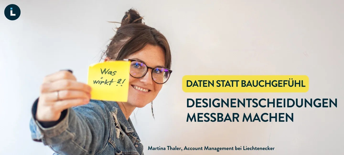 Frau mit Brille hält ein gelbes Post-it. Text auf der Seite.